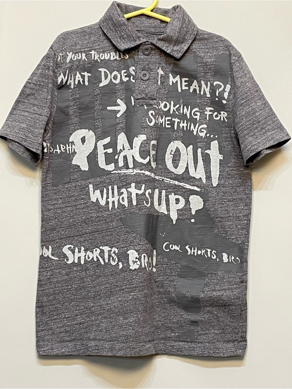 🤖3/$20🤖 Boys size 8 - Gray Graphic Polo with 'Peace Out' Print